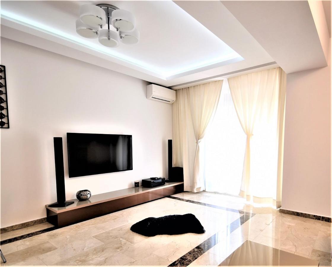 Sara In Luxury Sophia 3 מאמאיה